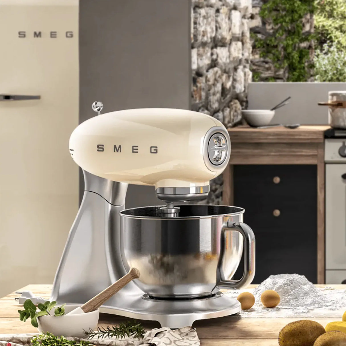 Миксер с купа Smeg SMF02CREU, 800W, 4,8 л, Кремав/Сребрист