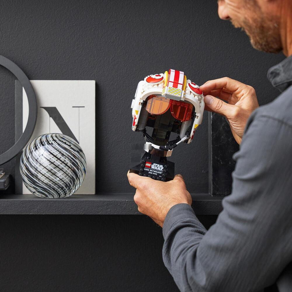 LEGO® Star Wars - Шлемътът на Люк Скайуокър (Червената петорка) 75327, 675 части
