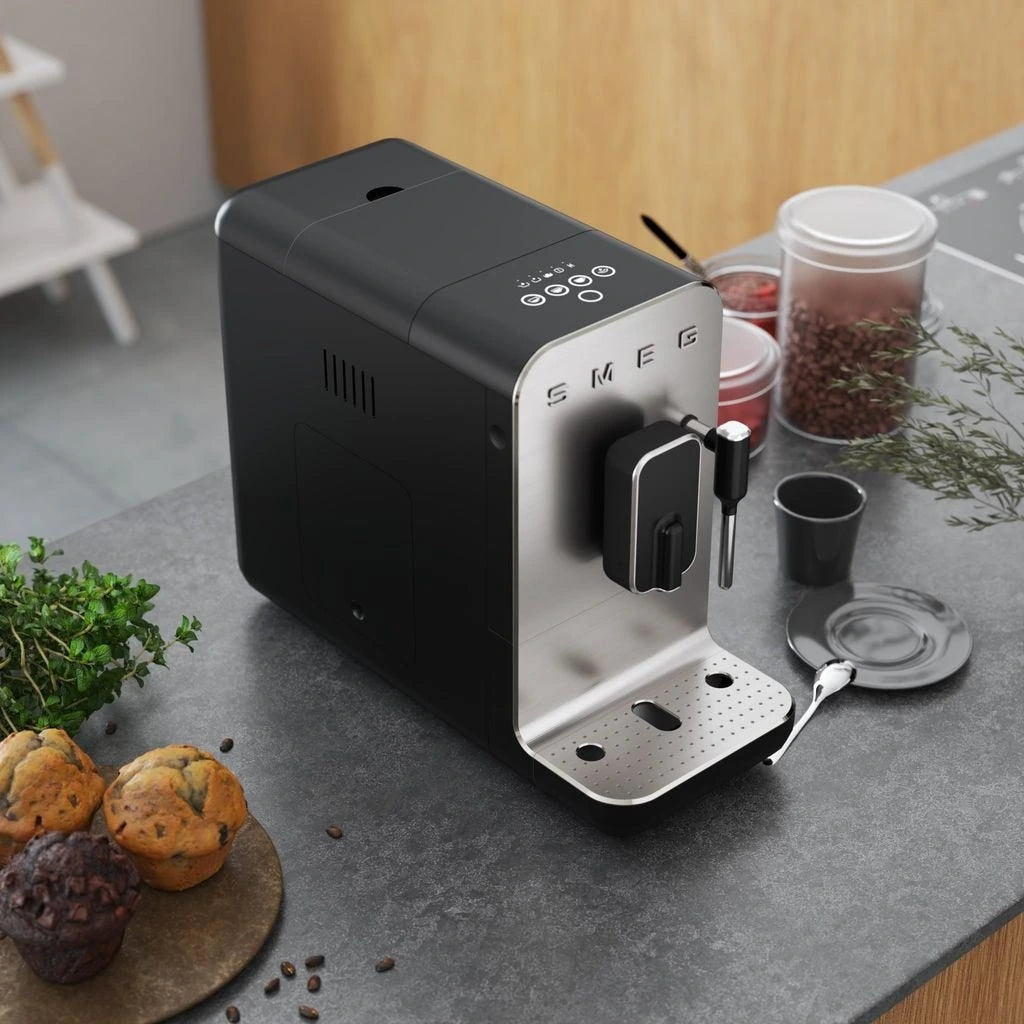 Кафемашина Smeg BCC02BLMEU 50's Style, 19 бара, 1350W, Черен
