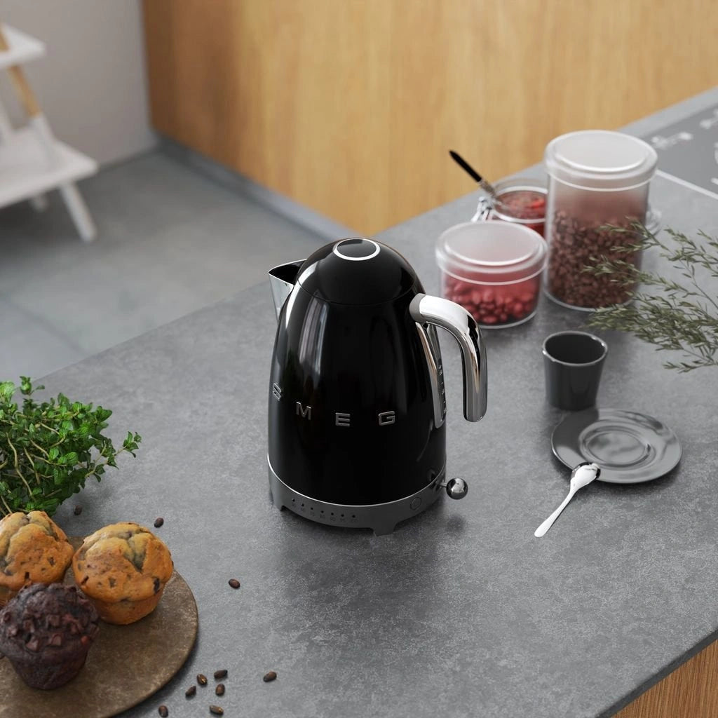 Електрическа кана Smeg KLF04BLEU Schwarz, 50's Style, 2400 W, 1.7 л, Черен