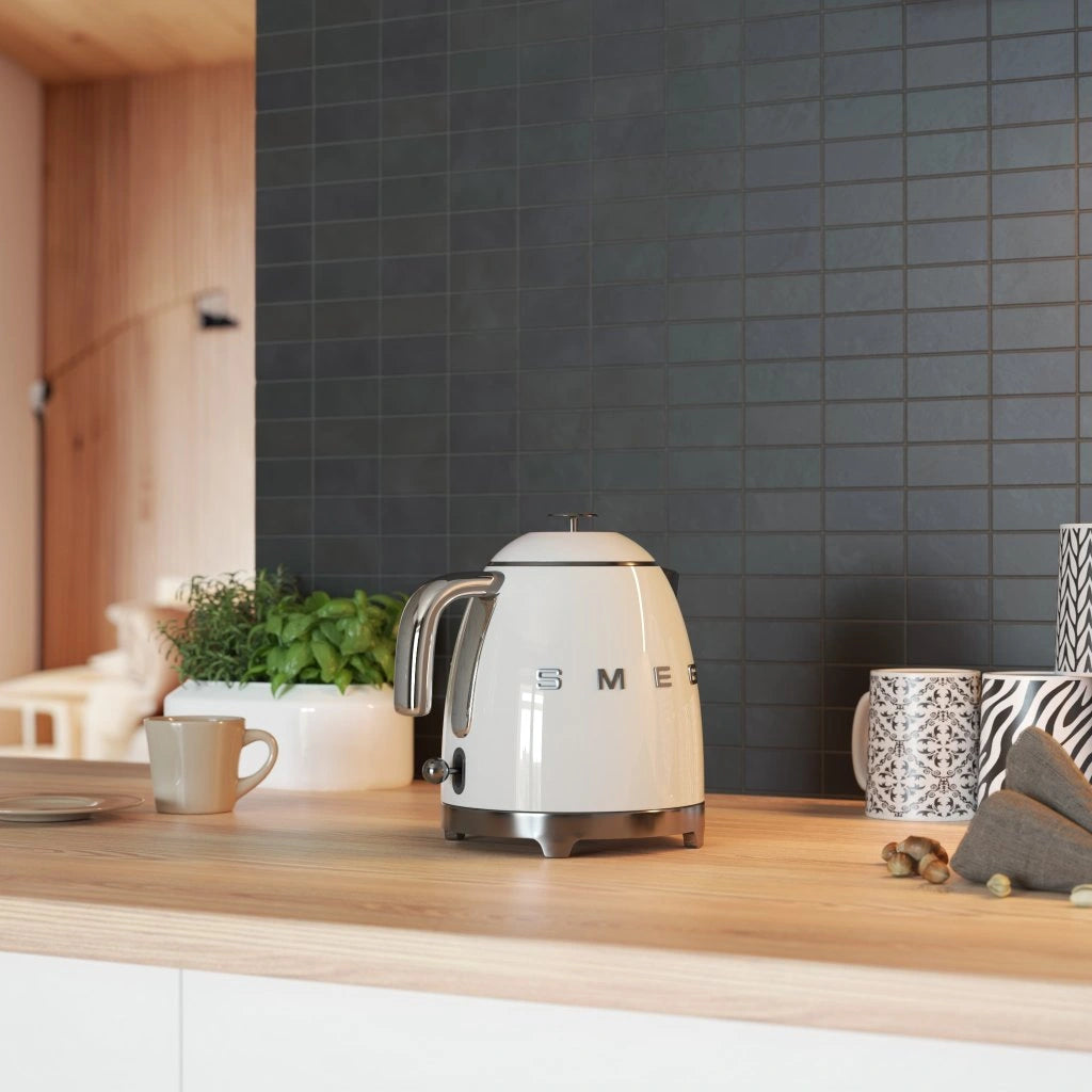 Електрическа кана Smeg mini KLF05, 50's, 1400 W, 0.8 L