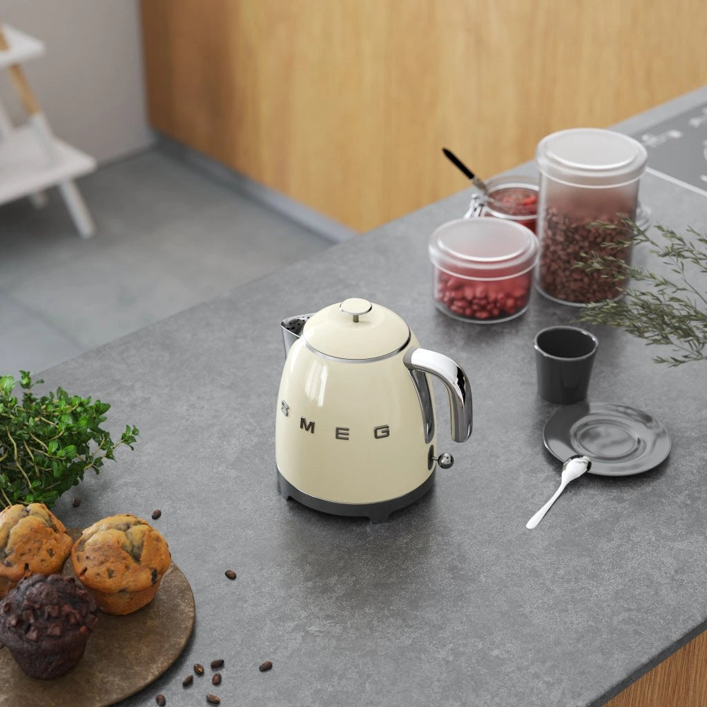 Електрическа кана Smeg mini KLF05, 50's, 1400 W, 0.8 L
