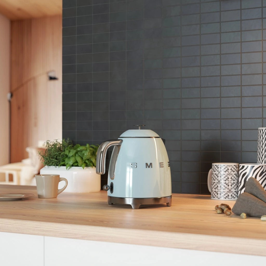 Електрическа кана Smeg mini KLF05, 50's, 1400 W, 0.8 L