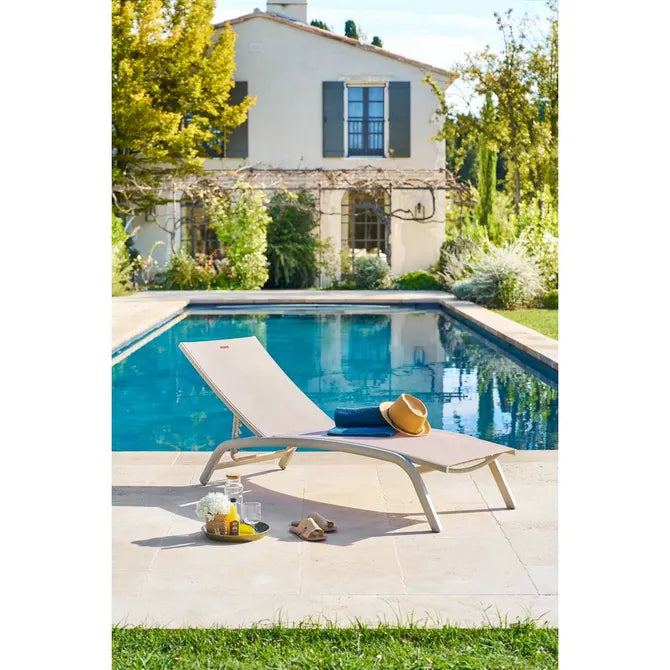 Сгъваем шезлонг Hesperide Bonao, Алуминий, Глина/Лен