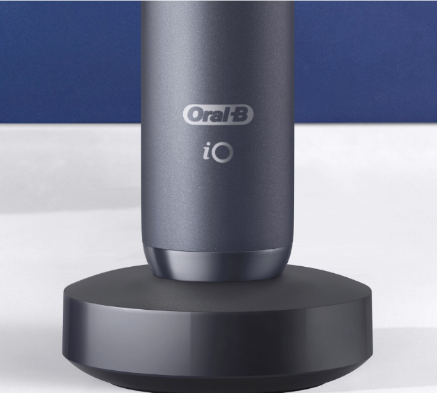 Комплект от две четки за зъби Oral-B iO Series 8 Duo S8421020, Черен и Бял