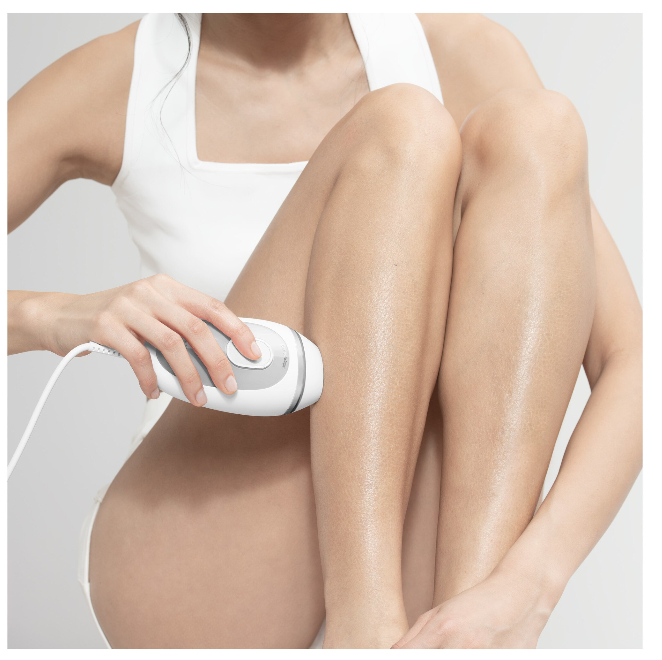 Фотоепилатор IPL Braun IPL Silk·expert Mini PL1124, SensoAdapt, 300 000 импулса, 3 нива на интензитет, Тяло и лице, Самобръсначка Venus, Чанта за път, Бял/Сив