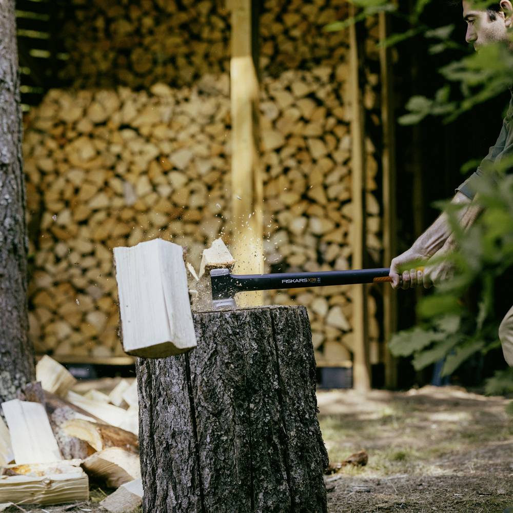 Универсална брадва Fiskars X28, 710 mm, 1770g