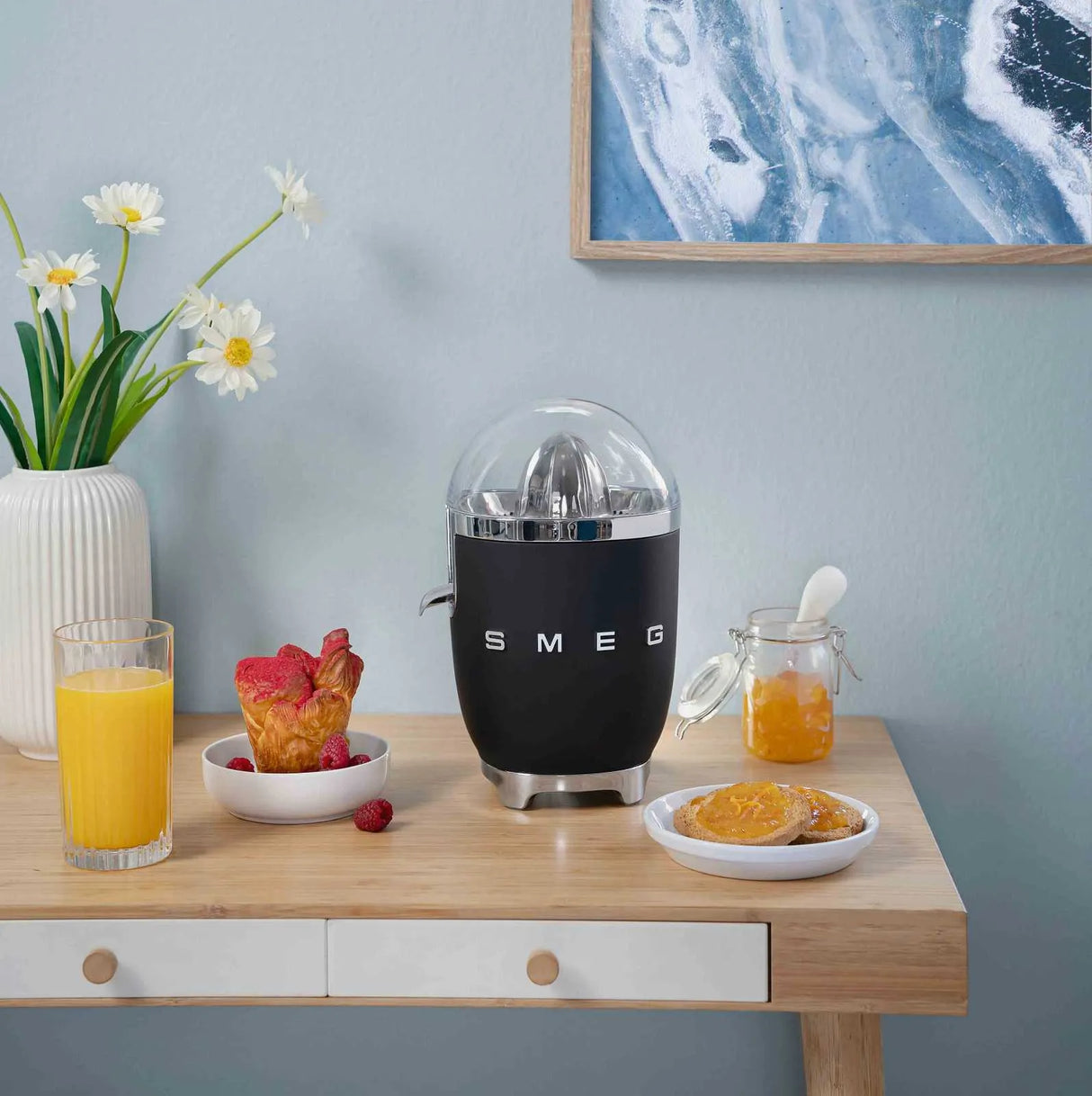 Цитрус преса Smeg CJF11BLEU, 70 W, Черен