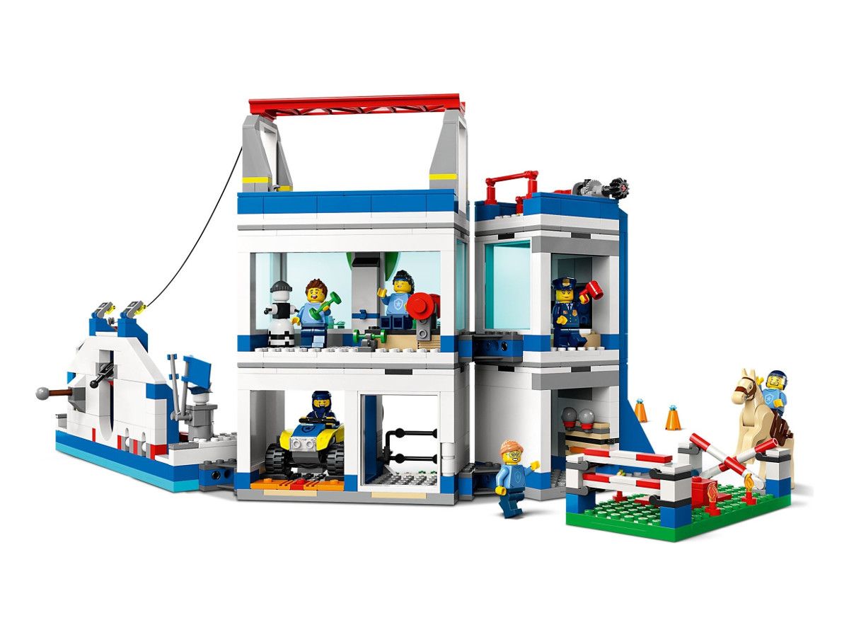 LEGO® City - Полицейска академия аб, 823 части