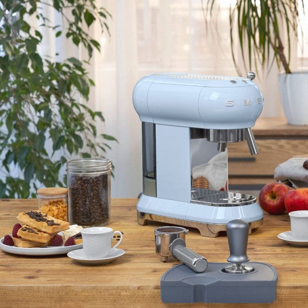 Ръчна еспресо машина Smeg ECF01PBEU , 1350 W, 15 бара, Син