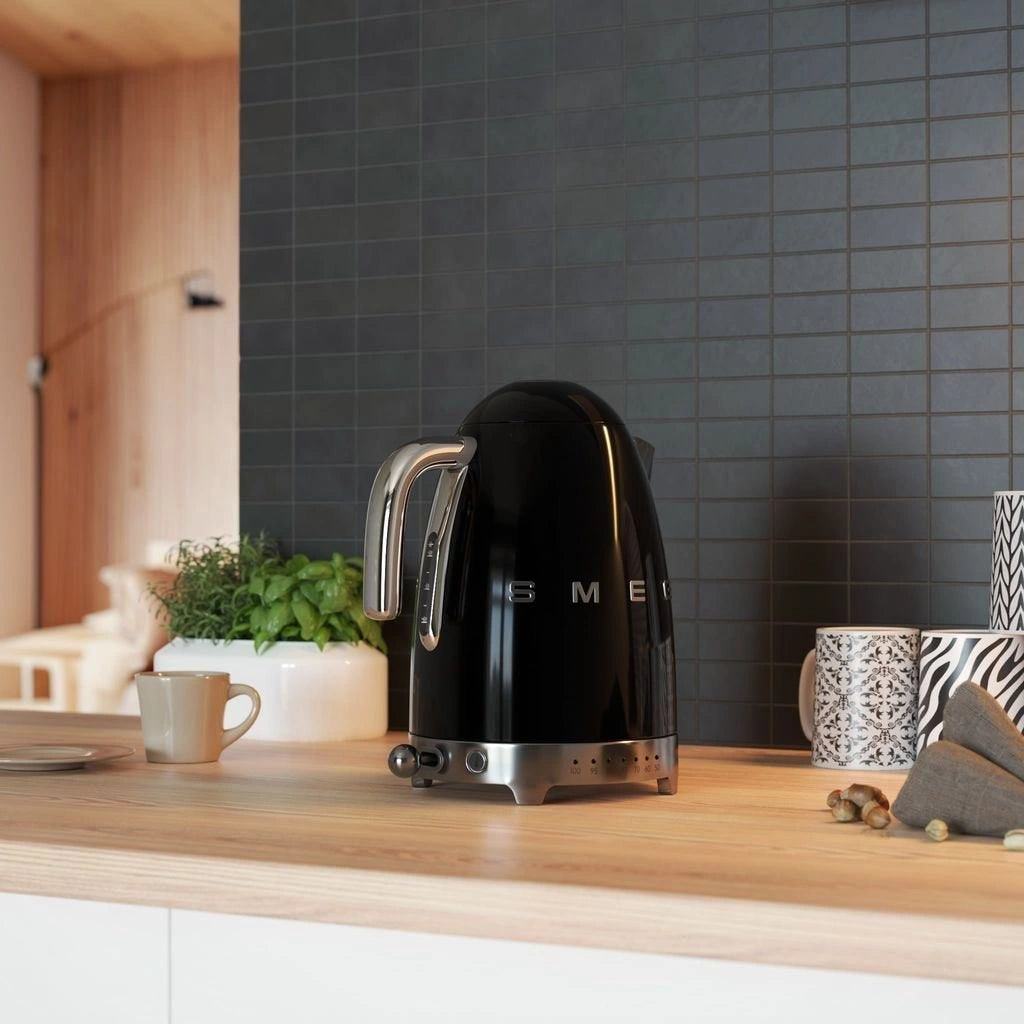 Електрическа кана Smeg KLF04BLEU  Schwarz, 50's Style, 2400 W, 1.7 л, Черен