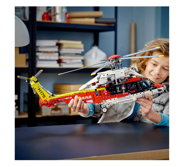 LEGO® Technic - Спасителен хеликоптер Airbus H175 42145, 2001 части