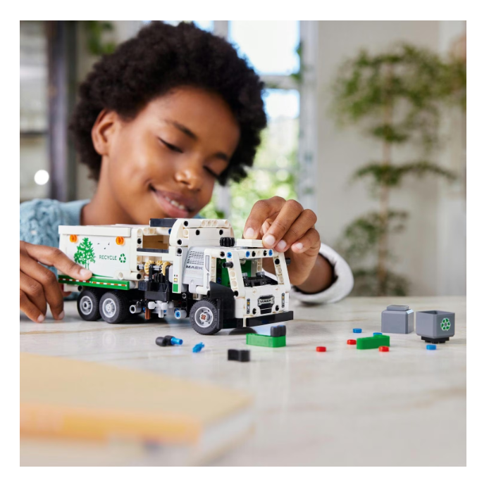 LEGO® Technic -Електрически камион за боклук Mack® LR 42167, 503 части