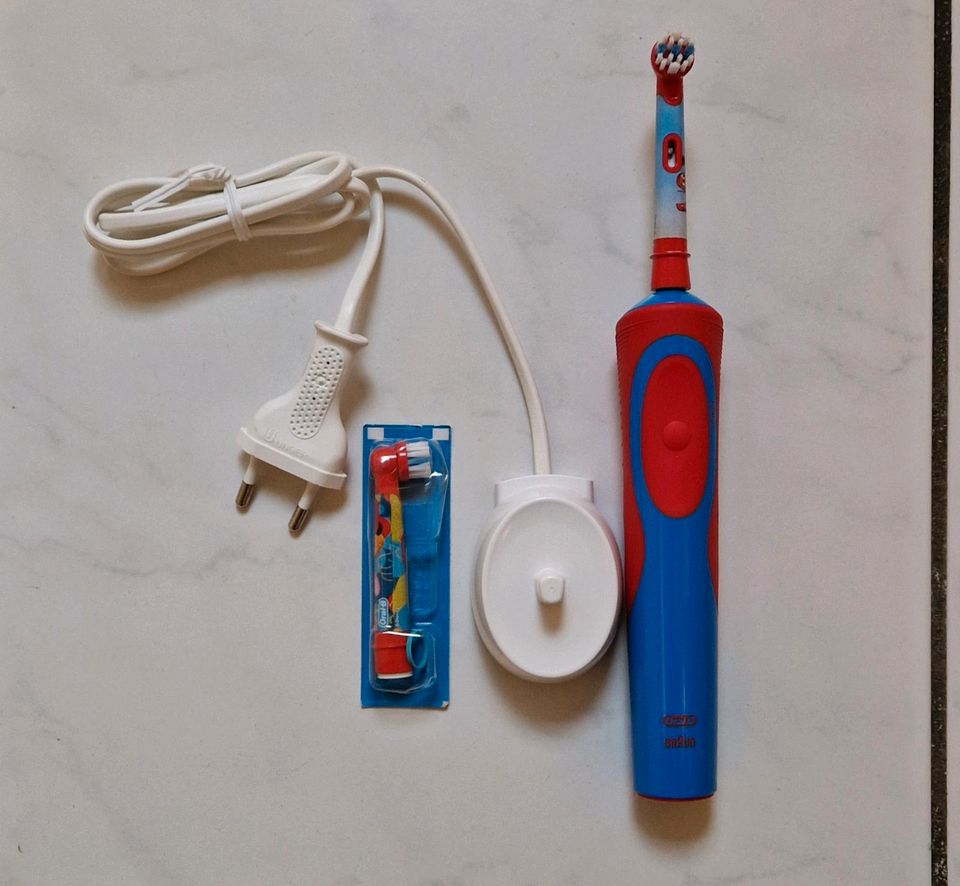 Electric toothbrush head Oral-B Kids Spiderman, 4 pcs