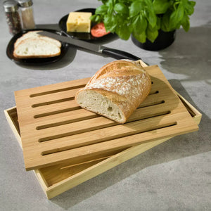 Kinghoff 1217 wooden cutting board, removable crumb tray