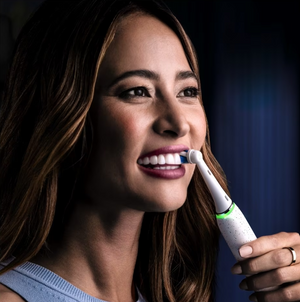 Електрическа четка за зъби Oral-B iO 10, Бял