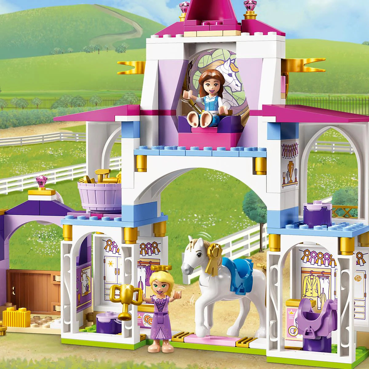 LEGO® Disney Princess - Кралските конюшни на Бел и Рапунцел 43195, 239 части