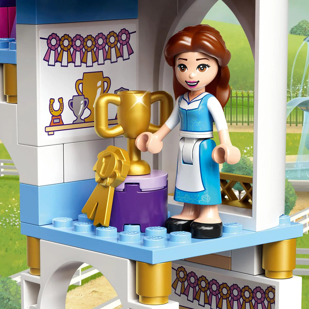 LEGO® Disney Princess - Кралските конюшни на Бел и Рапунцел 43195, 239 части