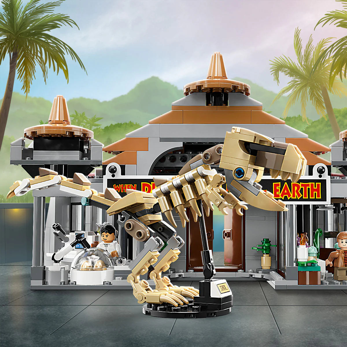 LEGO® Jurassic World - Център за посетители с Рекс и Раптор 76961, 693 части