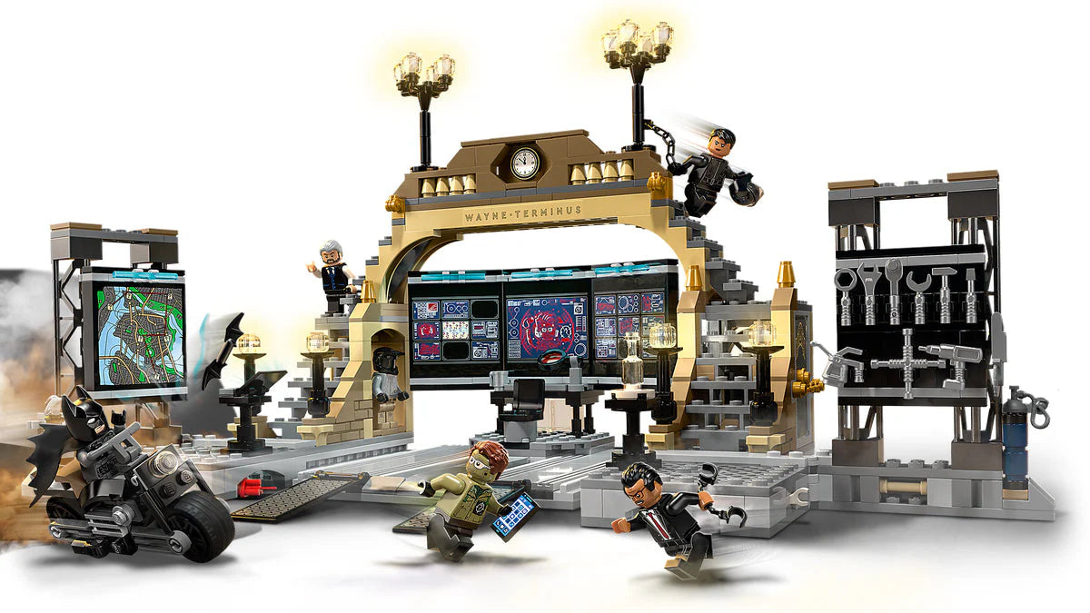 LEGO® Super Heroes - Batcave™: Схватка с Riddler™ 76183, 581 части