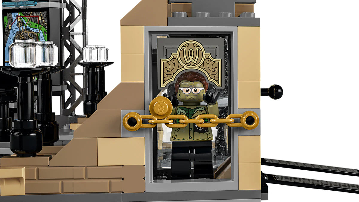 LEGO® Super Heroes - Batcave™: Схватка с Riddler™ 76183, 581 части